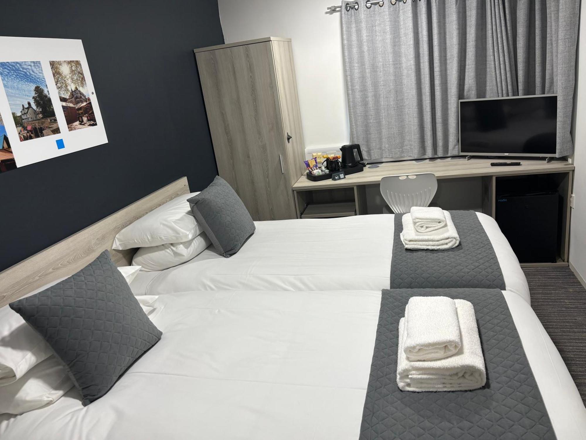 Broadview Hotel *