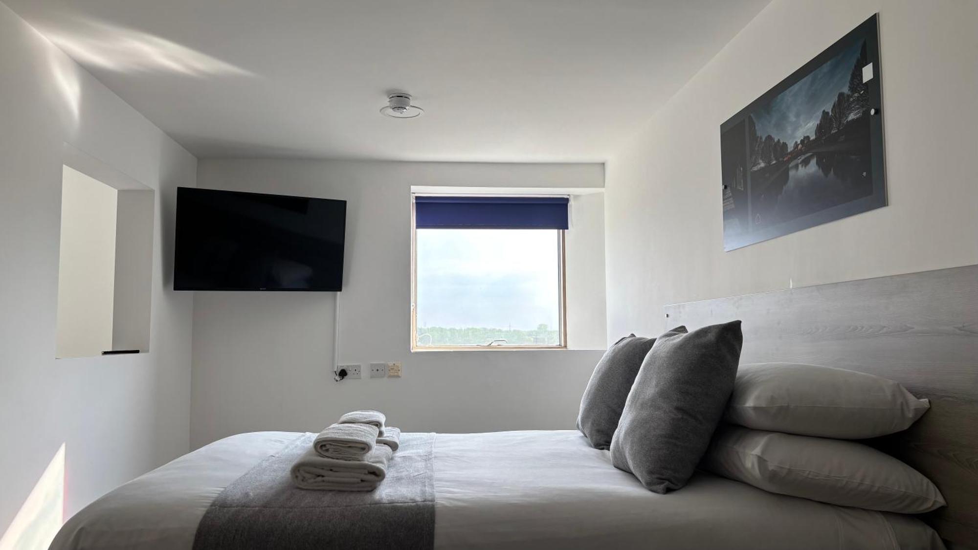 Broadview Hotel *